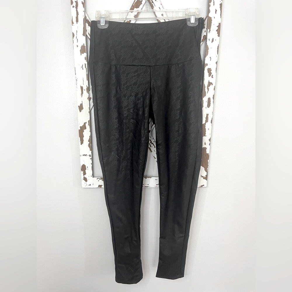 White Birch Faux Leather Leggings Size Small With Lace Pattern EUC